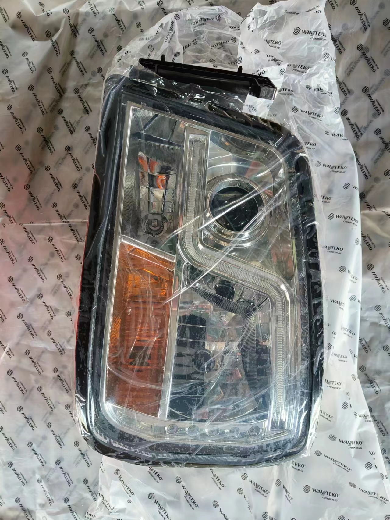 Фара передняя левая LED  X3000 WAYTEKO PREMIUM